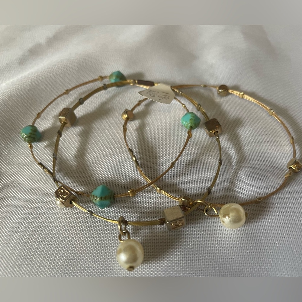 Set of three delicate bracelets - Picture 2 of 4